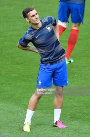 france s forward antoine griezmann warms up ahead the euro 2016 final football match between portugal and france at the st antoine griezmann griezmann fussball