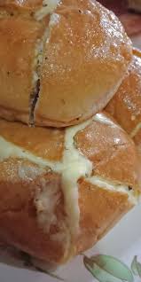 Resep hamburger kali ini akan membuat roti nah bunda bagaimana cara membuat roti burger mini bogasari sederhana panggang. Resepi Korean Garlic Cheese Bread Viral Guna Roti Burger Pun Jadi Rasa Memang Mantap Pa Ma