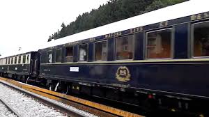 Hercules poirot podejmuje się rozwiązania zagadki i wskazania mordercy spośród trzynastu współpasażerów. Orient Express Train In Romania Youtube