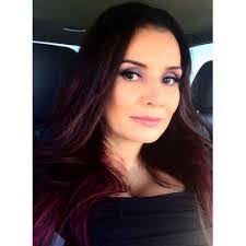 Shelly Kearns's Instagram, Twitter & Facebook