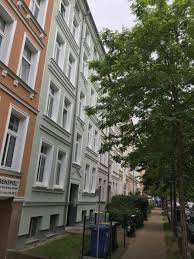 Sie stellt die verbindung zwischen der corneliusbrücke als verlängerung der stülerstraße am großen tiergarten und dem. 2 Zimmer Wohnung Zum Verkauf Budapester Strasse 38 18057 Rostock Kropeliner Tor Vorstadt Mapio Net