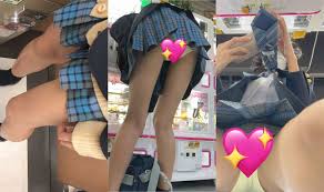 JK盗撮日記30 青チェックミニスカ美脚童顔JKのスカートめくり【※ローアングル激シコ注意】｜PALPIS（パルピス）