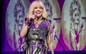 Filme / șase zile, șapte nopți. Loredana Groza Si A Aratat Chilotii La Sarbatorile Iasiului Ziarul National