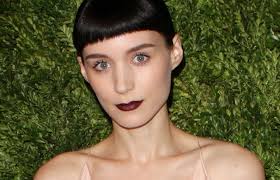 Kohuroolin Lisbeth Salanderina tehnyt Rooney Mara: Pelkään mainetta