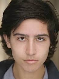 Лоренцо Джеймс Генри (Lorenzo James Henrie), Актер: фото, биография,  фильмография, новости