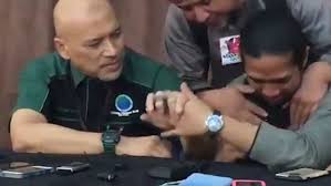 Facebook page yusuf azmi like dan follow page yusuf azmi sebagai tanda solidariti kita terhadap apa yang diperjuangkan ppim. Yusuf Azmi Ubah Fikiran Halang Polis Tangkap 4 Dalang Fitnah Video Mstar