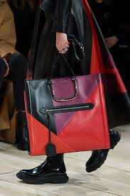 Alexander Mcqueen Fall 2020 Ready To Wear Collection Vogue Trending Handbag Alexander Mcqueen Bags