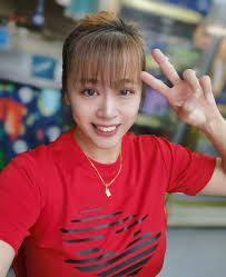 一天中第一个叫醒你的是闹钟第一眼看到的是阳光☀️☀️ 第一件要做的事洗簌第一顿吃的是早餐