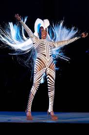 In 1981 it became the opening song on her a one man show tour. As Told By Chester Algernal Grace Jones Industria De La Moda Moda Artistas