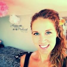 Collette Reeves's Instagram, Twitter & Facebook