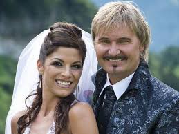 Ich bin wieder single. man ist anfangs immer so euphorisch und sagt da sehr viel, wenn man gefragt wird, berichtet de angelo, der zuvor in interviews bereits von hochzeit und kindern sprach. Nik P Und Gaby Hochzeit In Feldkirch Feldkirch Vol At