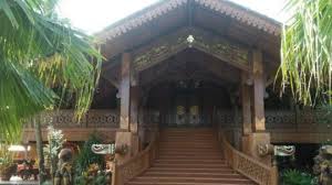 Rumah adat lampung mempunyai pondasi terbuat dari batu berbentuk persegi yang disebut umpak batu. Inilah Rumah Adat Lampung Sejarah Jenis Bagian Dan Keunikannya Rumah Com