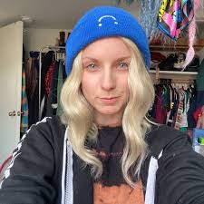 Ash Blonde Wavy Wig: 16" Heat-friendly Synthetic Hair