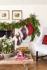 Beautiful collections of photographs, crafts or artworks are excellent decorating ideas for empty walls. 90 Diy Christmas Decorations Easy Christmas Decorating Ideas