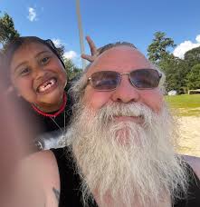 Can someone please remove the chit from my hand? I don't like the fact that  I was reading the lyrics while performing 😅