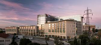 Koç üniversitesi hastanesi, 2014 yılının eylül ayında koç üniversitesi'nin eğitim ve araştırma hastanesi olarak topkapı, i̇stanbul'da hizmet vermeye başlamıştır. Koc University Hospital Koc Healthcare