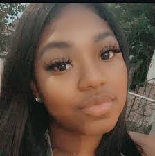 Miriam Lowe's Instagram, Twitter & Facebook