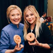Хлоя грейс морец / chloe grace moretz. Chloe Grace Moretz Is Basically Bffs With Hillary Clinton And It S Adorable