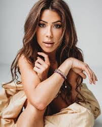 Danielle Woodbury's Instagram, Twitter & Facebook