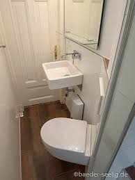 Badsanierung Minibad In Hamburg Winterhude Bodenfliesen Eck Wc Wandarmatur 2m Eck Wc Bad Gunstig Renovieren Mini Bad