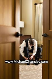 groom getting ready photo at the jw marriott starr pass resort and spa wedding venue in tucson wedding picture poses groom photoshoot groomsmen wedding photos