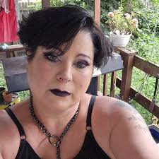 How to trim bearded dragon's long nails?