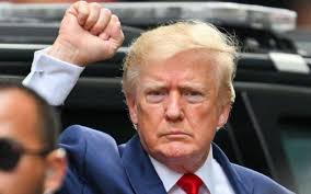 Có tới 300 tài liệu đóng dấu mật được thu hồi từ nhà ông Trump