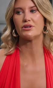 Lauren Dunn's MAFS Journey and Stunning Looks