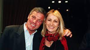 His voice had been associated with europe 1 for 49 years. Julie Leclerc Voix Historique De La Radio Cede Sa Place Video Dailymotion
