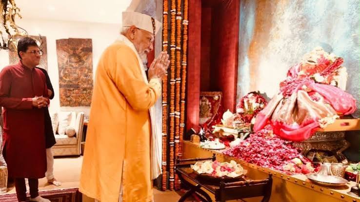 पीएम मोदी ने किए बप्पा के दर्शन, पीयूष गोयल के घर कार्यक्रम में हुए शामिल - pm Narendra modi vice president Ganpati puja Piyush goyal residence amit shah ganesh Chaturthi ntc aktw -