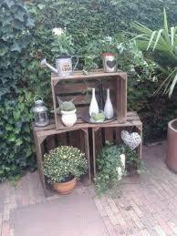 Hout In De Tuin En Het Terras Decoratie In Kisten Kiste Dekor Diy Gartendekoration Alte Kisten