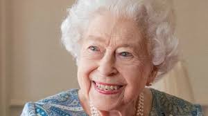 The Rare Moments When Queen Elizabeth Allowed Herself to Be “A Normal Woman  in the Countryside”