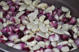 Bersama anaknya yang bernama bawang merah, wanita tua itu memperlakukan bawang putih seenak hatinya. Bawang Merah Bawang Putih Direndam Dalam Air Cuka Food Vegetables Garlic