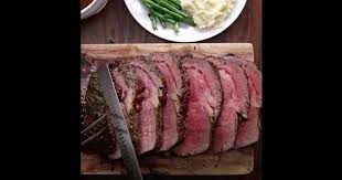 L Astuce Utilisee Dans Cette Recette Vous Permettra De Cuisiner Le Roti De Boeuf Le Plus Tendre Que Vous Aurez Mange De Toute Votre Vie Roti De Boeuf Recette Boeuf