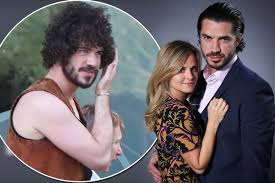 Alex and sam had a candlelit meal for two at fashionable dean street townhouse in london's soho, sipping cocktails and chatting affectionately before heading away together later. Coronation Street S Sam Robertson Looks So Different With His Natural Curly Hair Mirror Online