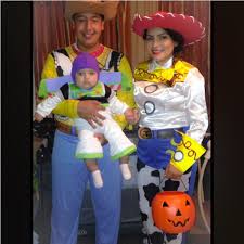 29 Family Halloween Costumes That The Whole Family Can Agree On Family Halloween Costumes Disney Family Costumes Family Halloween