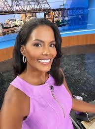 Carolyn Artis's Instagram, Twitter & Facebook