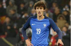 Lucas hernández, benjamin pavard, corentin tolisso und kingsley coman dürfen für frankreich auflaufen. Vfb Stuttgart Benjamin Pavard Fahrt Mit Frankreich Zur Wm Vfb Stuttgart Stuttgarter Zeitung