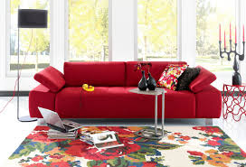 15 Canapes Au Style Retro Pour Parfaire La Deco De Votre Salon Deco Canape Rouge Salon Moderne Canape Rouge