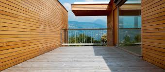 Veillez à toujours respecter la largeur du joint et vérifiez régulièrement la verticalité avec le fil à plomb. Conseils De Pose Bardage Bois Pour Une Installation De Qualite Nature Bois Concept