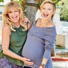 Many people don't realize that kate hudson actually has an estranged father and is not the biological daughter of actor. Actress Goldie Hawn Admits To Eating While Kate Hudson Gave Birth Parenting Tlc Com