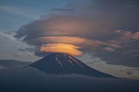 5 Layer Lenticular Cloud Mount Fuji Japan Photographed By Yuga Kurita 2048 X 1365 R Earthporn Lenticular Clouds Mount Fuji Mount Fuji Japan