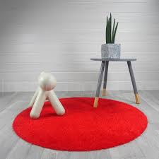 Ce tapis tissé facile d'entretien est disponible en trois teintes. Tapis Rond Lavable En Machine Rouge Ideal Pour Salle De Bain De Diametre 100 Cm