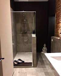 Ein Wundervolles Badezimmer Mit Schicken Stein Elementen Inspiremehomedecor Badezimmer Badezimmerdesign Badezimmerideen Badezimmerd Bathroom Bathtub
