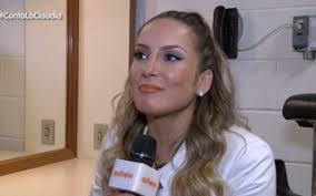 Claudia Leitte indica look total branco no #ContaLáClaudia: 'Vai bombar no  verão'
