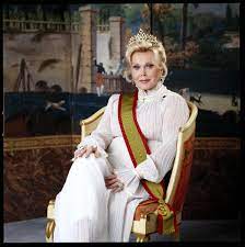 Zsa zsa gabor was a celebrity and socialite for decades mostly for being herself. Qjtrv3whtt2rmm