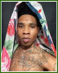 🤣🤞🏾AUNTY A REAL ONE! SHE JUST PUT ME ON I CAN'T EVEN LIE!! Jacksonville  Rapper @gmyville New Single 'STICKY' Got #RickRoss's BM #TiaKemp Out Her  Top 😭🔥