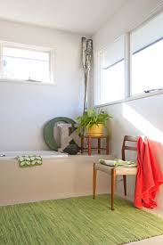 Boston ferns (nephrolepis exaltata) are popular indoors with their long lacy fronds. Boston Fern Plant Care How To Grow Maintain Boston Ferns Apartment Therapy