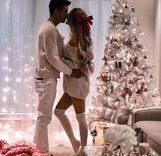 There are different ways of doing a a couple's christmas card:. Christmas Couple Photoshoot Ideas Relationship Goals Bunnies Beauty Photoshoot All The Stuff I Care About Christmas Couple Pictures Christmas Couple Christmas Photoshoot