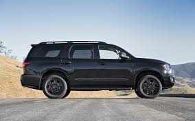 It can tow over 7,000 lbs and carry seven or eight passengers, depending on its configuration. Comparison Toyota Sequoia Platinum 2017 Vs Toyota Sequoia Limited 2018 Suv Drive